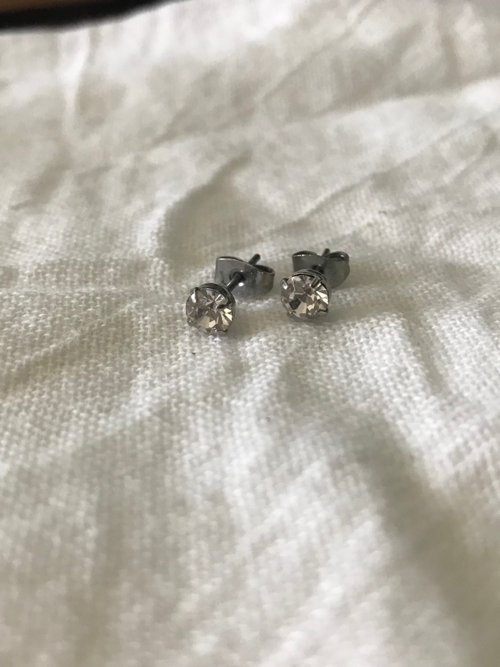 🌷2 for $5🌷 Clear Stud Earrings Round Circle Silver Tone Minimalist